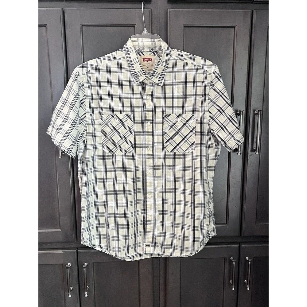 Levi's One Pocket Men's M Casual Plaid Button-Up Short Sleeve Standard Fit Shirt